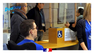Image extraite de la vidéo du duoday2023 : personne en situation d'handicap à la préfecture de la Seine-Maritime